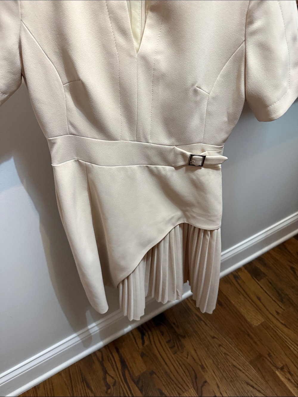 Karen Millen Cream Short Sleeve Pleated Mini Dress - Picture 3 of 4